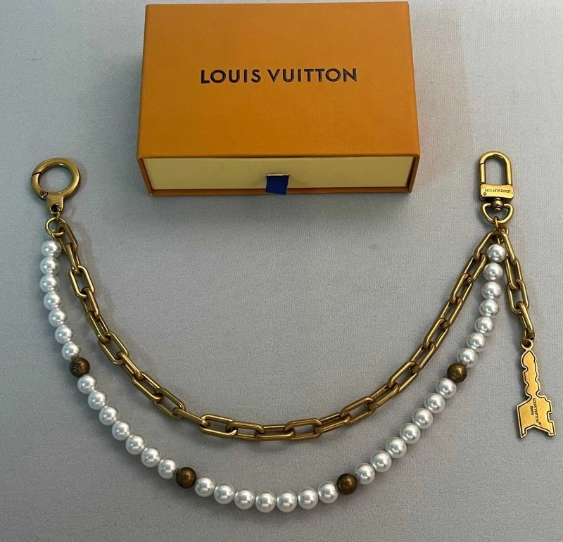 Modern Louis Vuitton Chains 262714