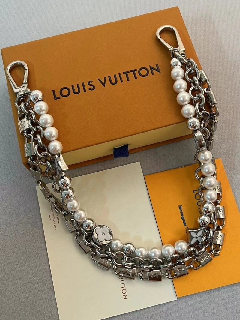 Snug Louis Vuitton Chains 262709