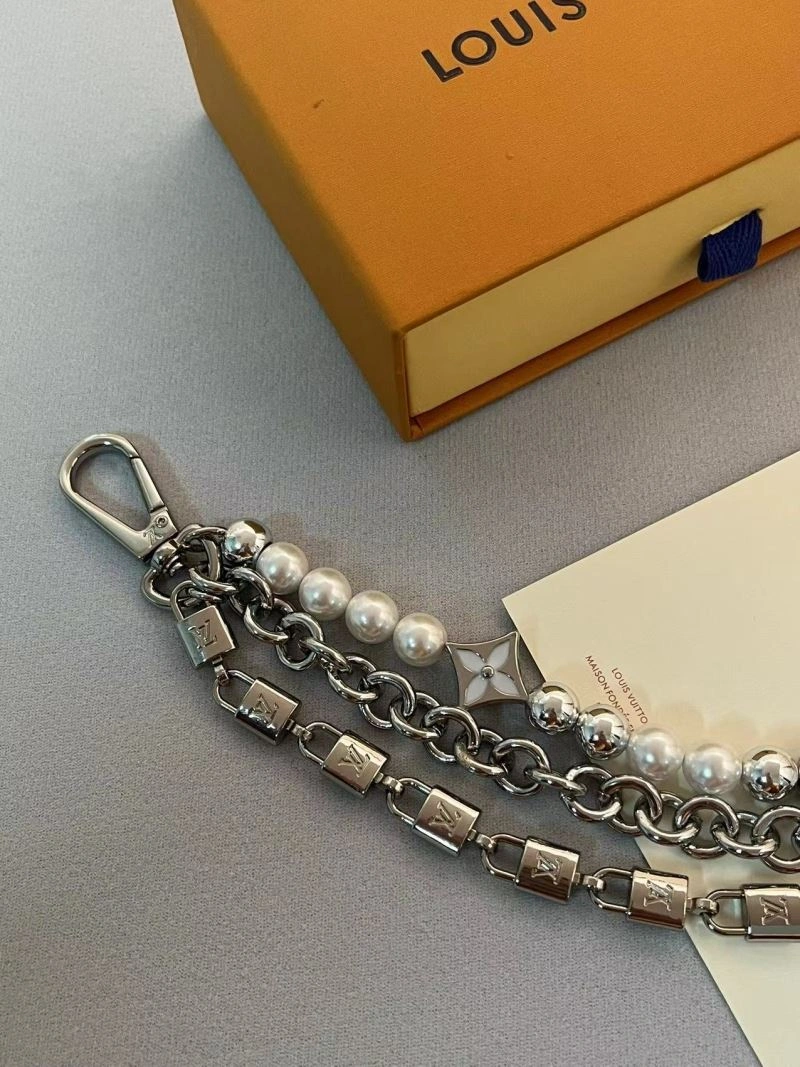 Snug Louis Vuitton Chains 262709