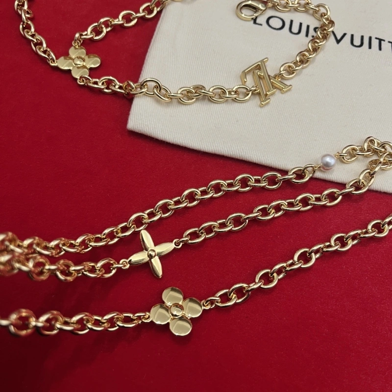 Louis Vuitton Chains Neat 262732