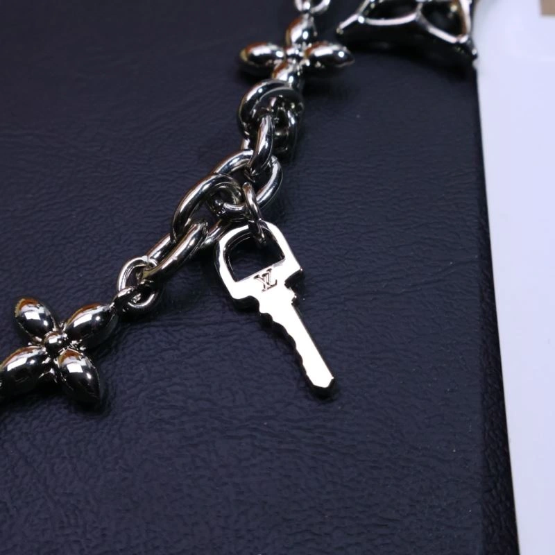 Contemporary Louis Vuitton Chains 262701