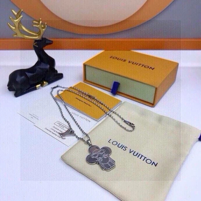 WaterResistant Louis Vuitton Chains 262700
