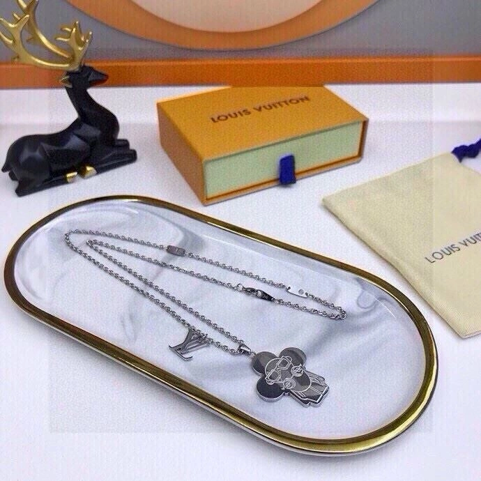 WaterResistant Louis Vuitton Chains 262700