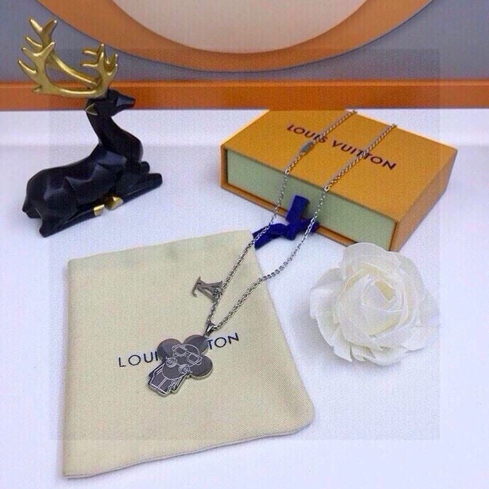 WaterResistant Louis Vuitton Chains 262700