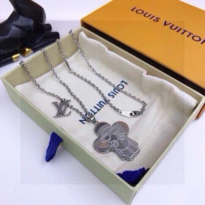 WaterResistant Louis Vuitton Chains 262700
