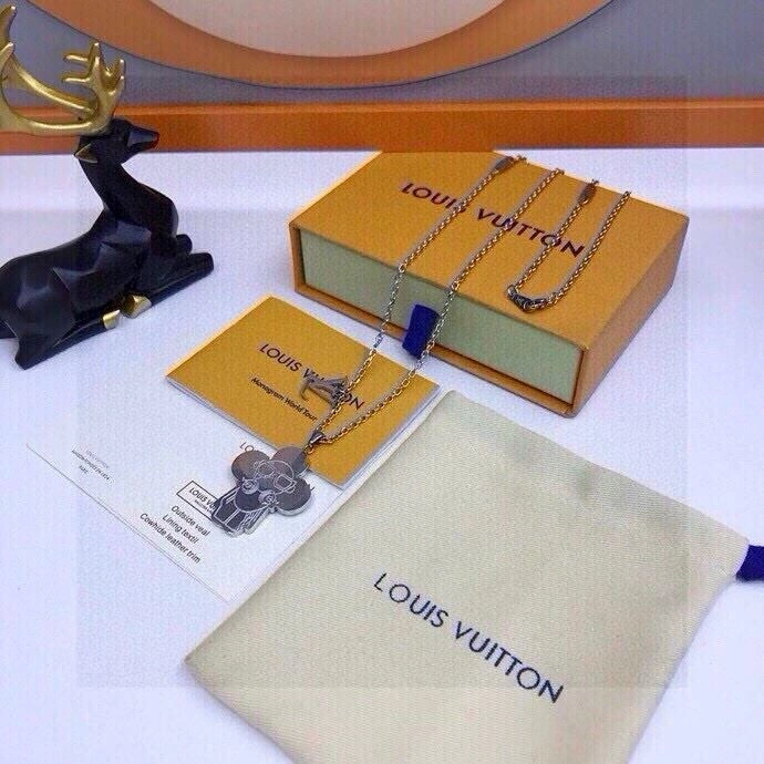 WaterResistant Louis Vuitton Chains 262700