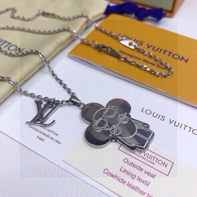 WaterResistant Louis Vuitton Chains 262700
