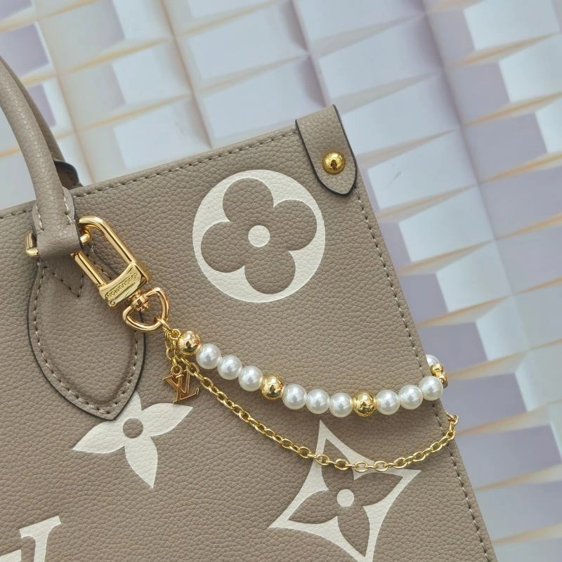 Louis Vuitton Chains Sporty 262688