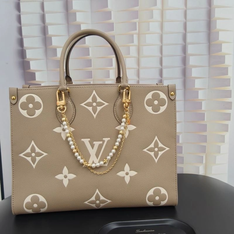 Louis Vuitton Chains Sporty 262688