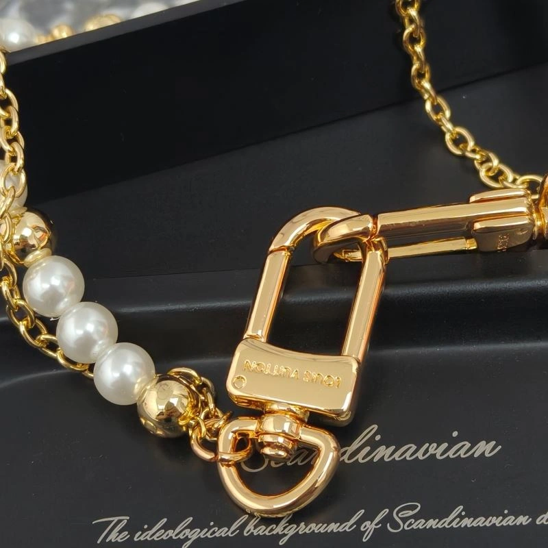 Louis Vuitton Chains Sporty 262688