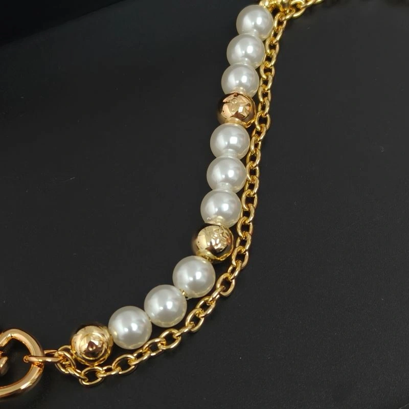 Louis Vuitton Chains Sporty 262688