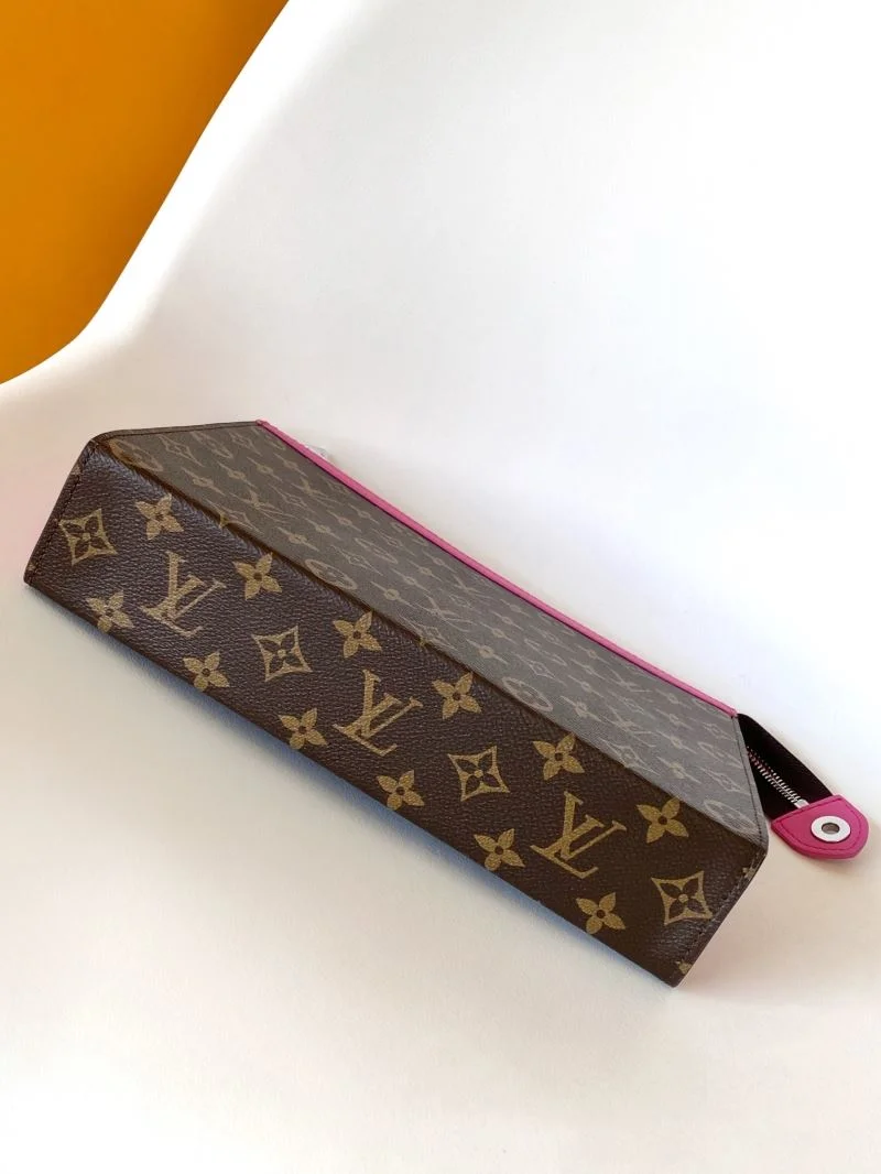 TravelReady Louis Vuitton Clutch Bags 43339