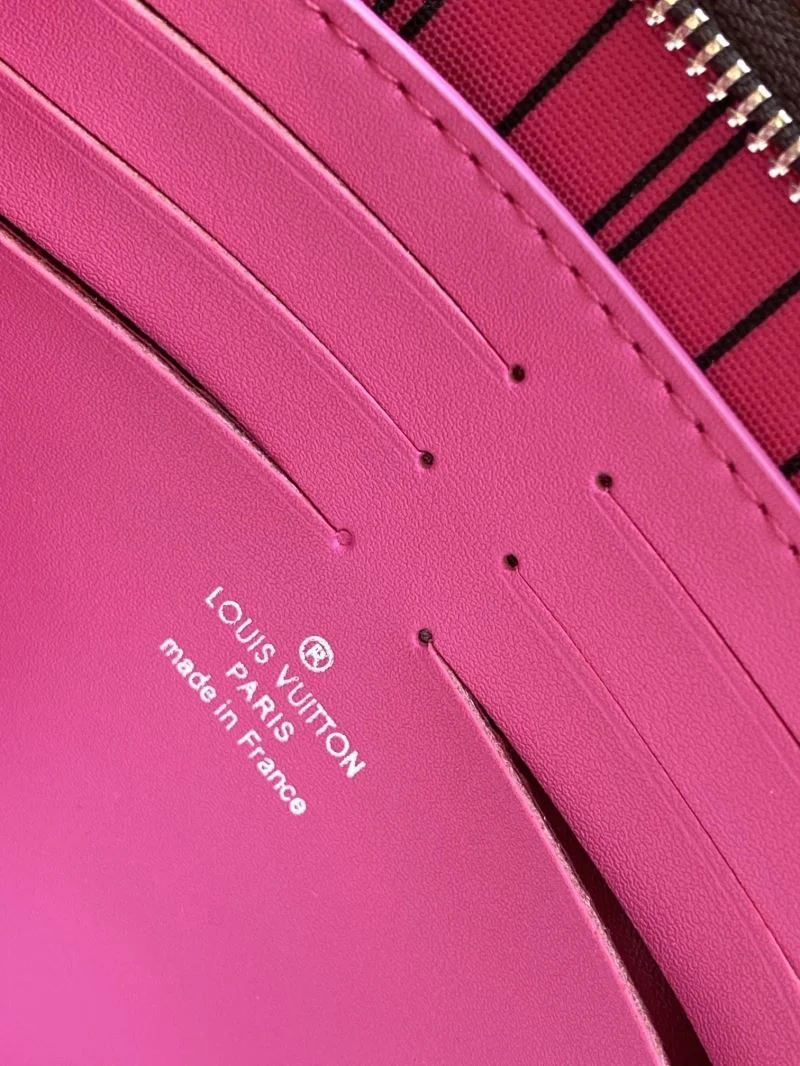 TravelReady Louis Vuitton Clutch Bags 43339