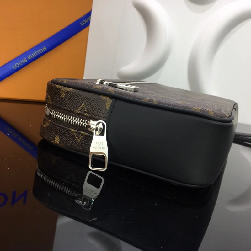 QuickDry Louis Vuitton Clutch Bags 41671
