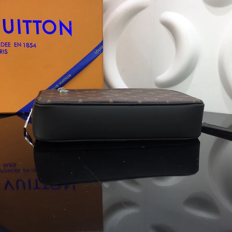 QuickDry Louis Vuitton Clutch Bags 41671
