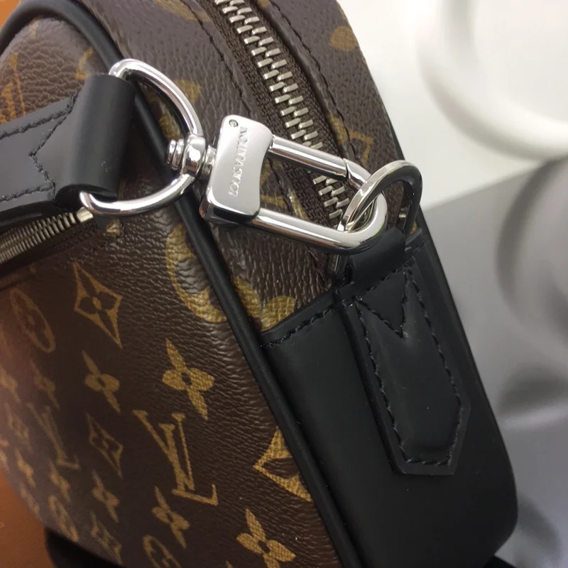 QuickDry Louis Vuitton Clutch Bags 41671