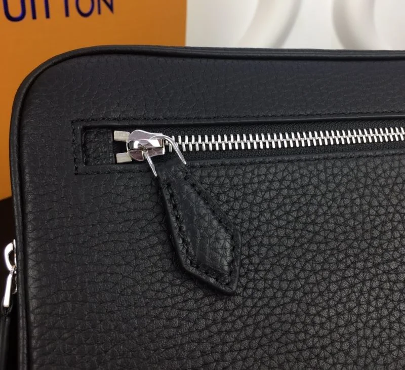 ZipUp Louis Vuitton Clutch Bags 41623