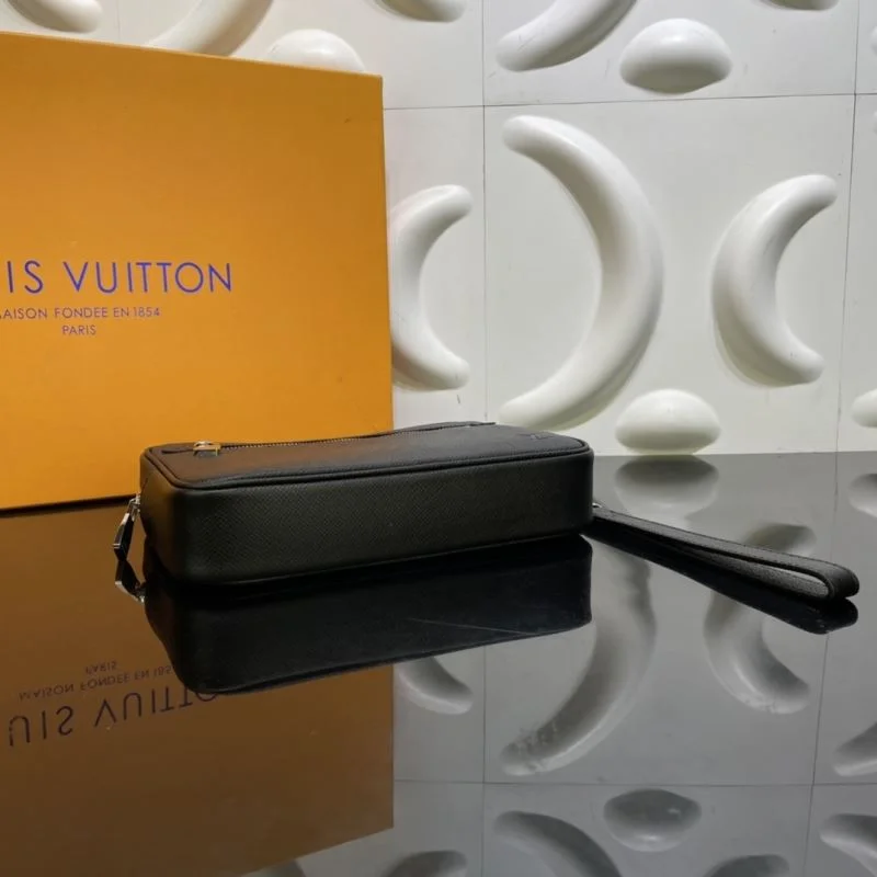 Minimalist Louis Vuitton Clutch Bags 41701