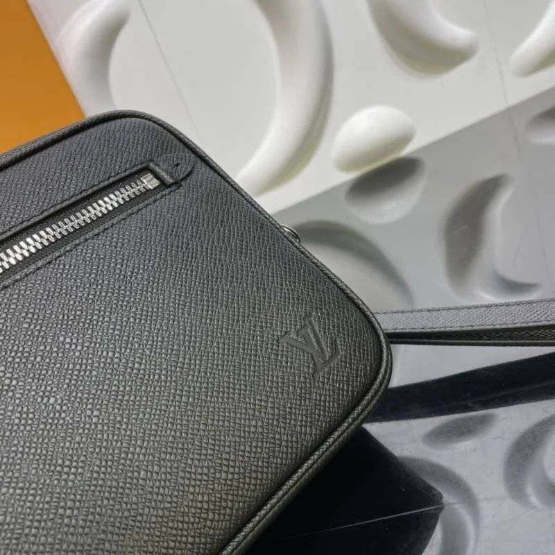 Minimalist Louis Vuitton Clutch Bags 41701