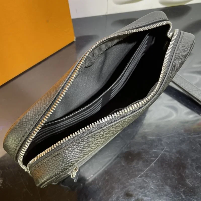 Minimalist Louis Vuitton Clutch Bags 41701