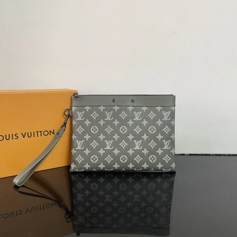 UrbanChic Louis Vuitton Clutch Bags 41619