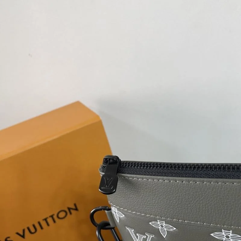 UrbanChic Louis Vuitton Clutch Bags 41619
