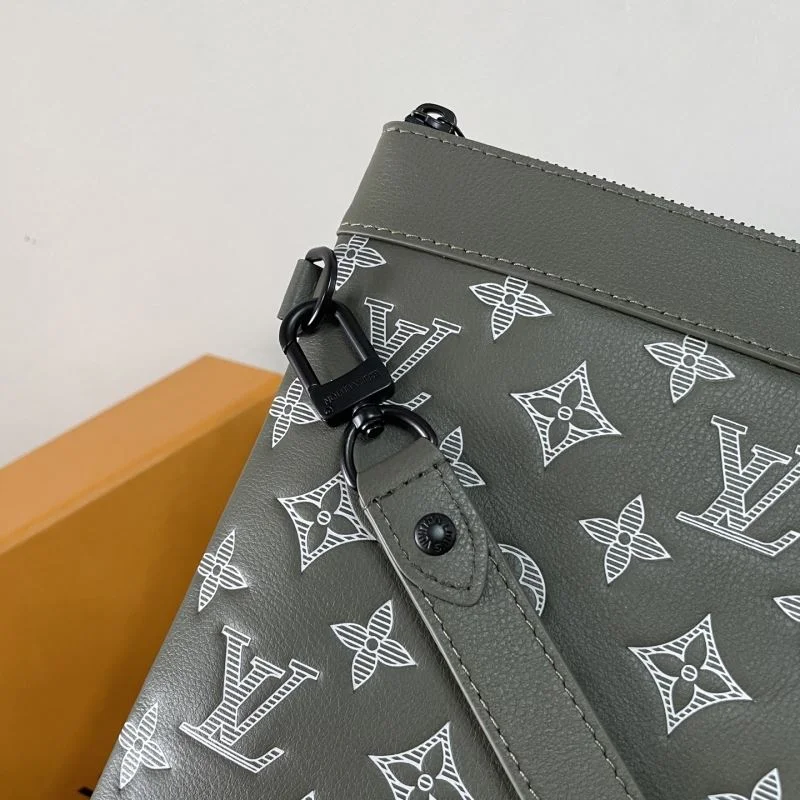 UrbanChic Louis Vuitton Clutch Bags 41619