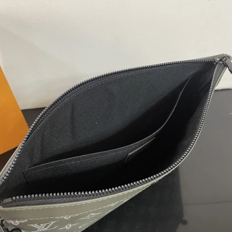 UrbanChic Louis Vuitton Clutch Bags 41619