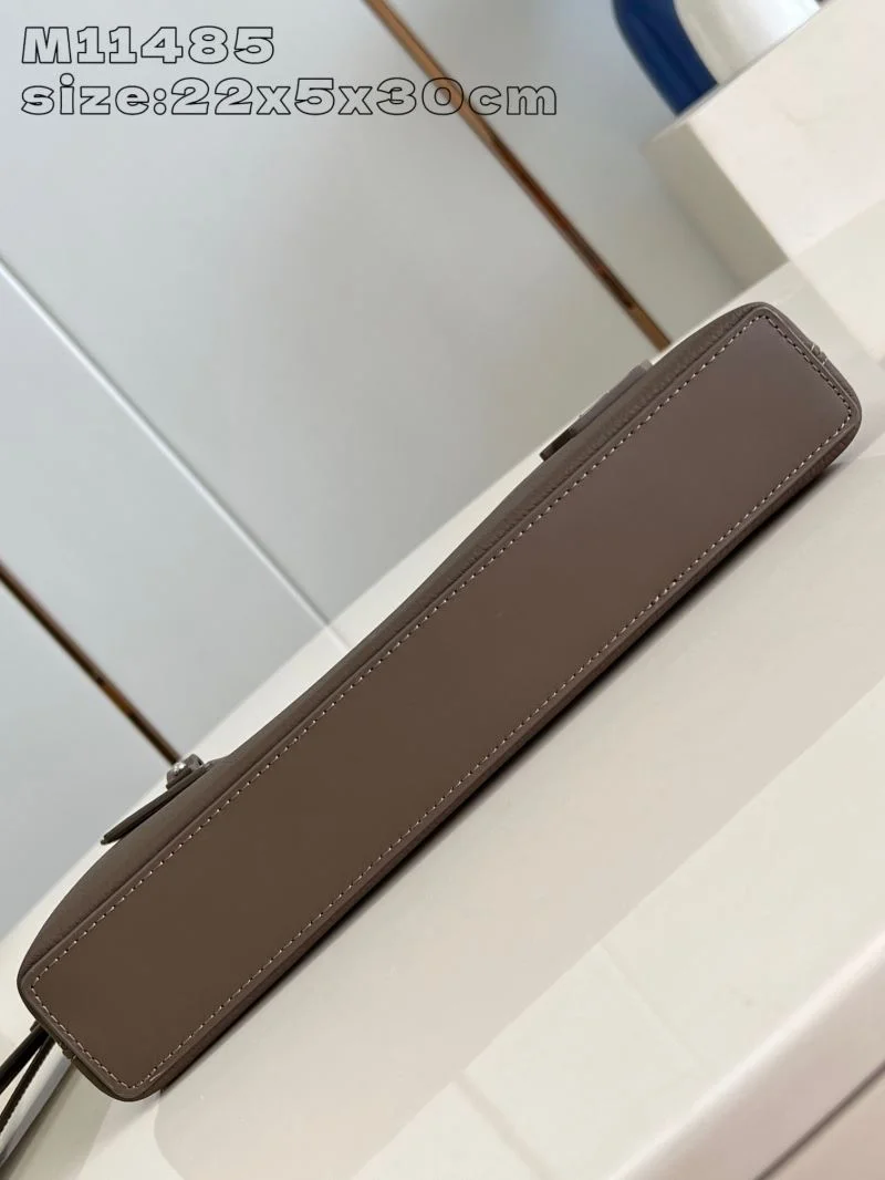Functional Louis Vuitton Clutch Bags 41243