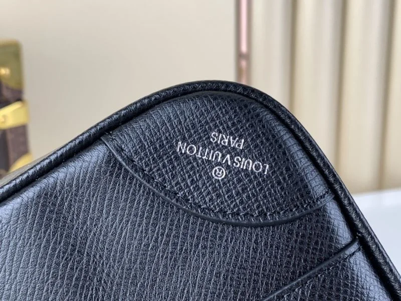 Louis Vuitton Clutch Bags Vibrant 40580