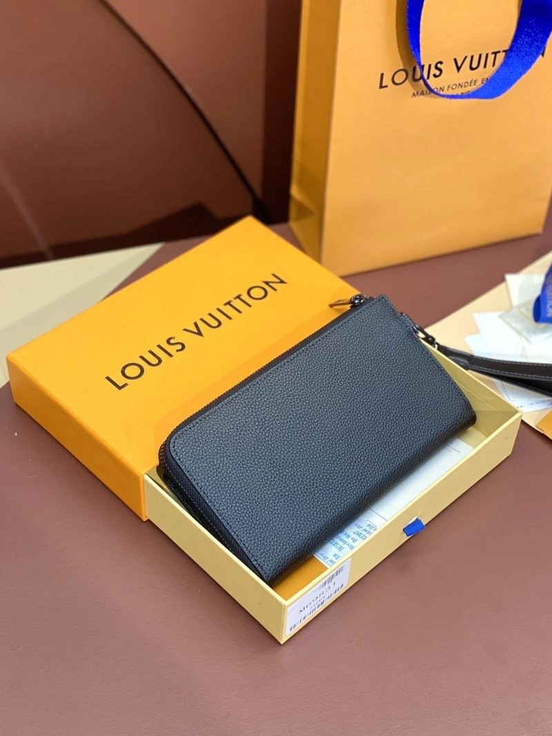 Seasonal Louis Vuitton Clutch Bags 57335