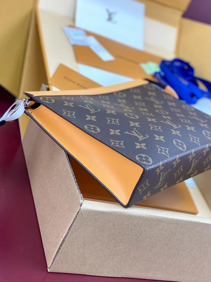 RelaxedFit Louis Vuitton Clutch Bags 57329