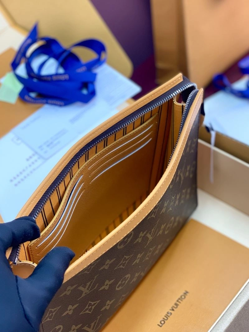 RelaxedFit Louis Vuitton Clutch Bags 57329