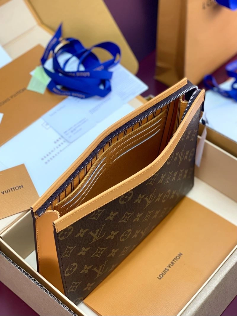 RelaxedFit Louis Vuitton Clutch Bags 57329