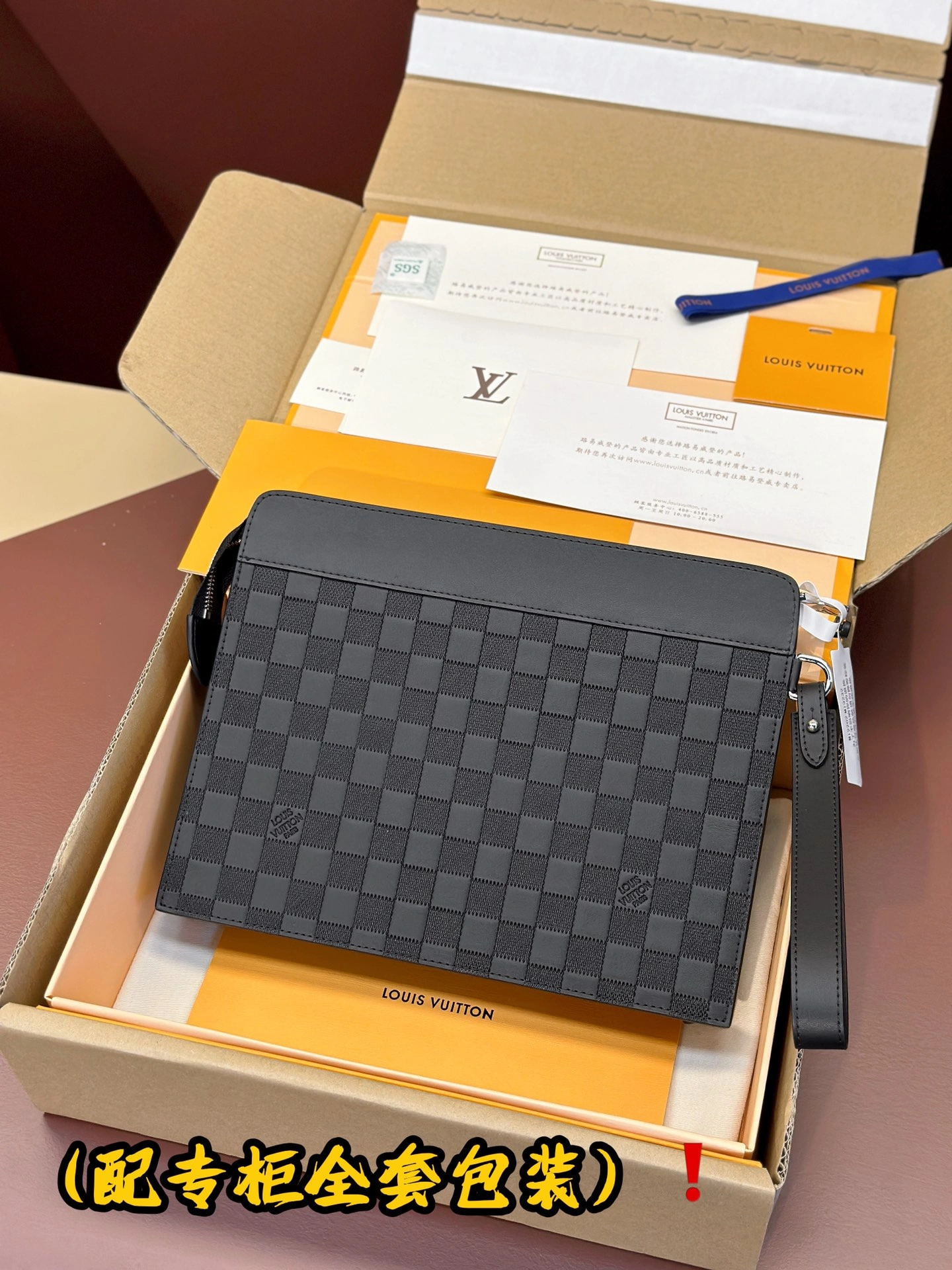 Flexible Louis Vuitton Clutch Bags 56368