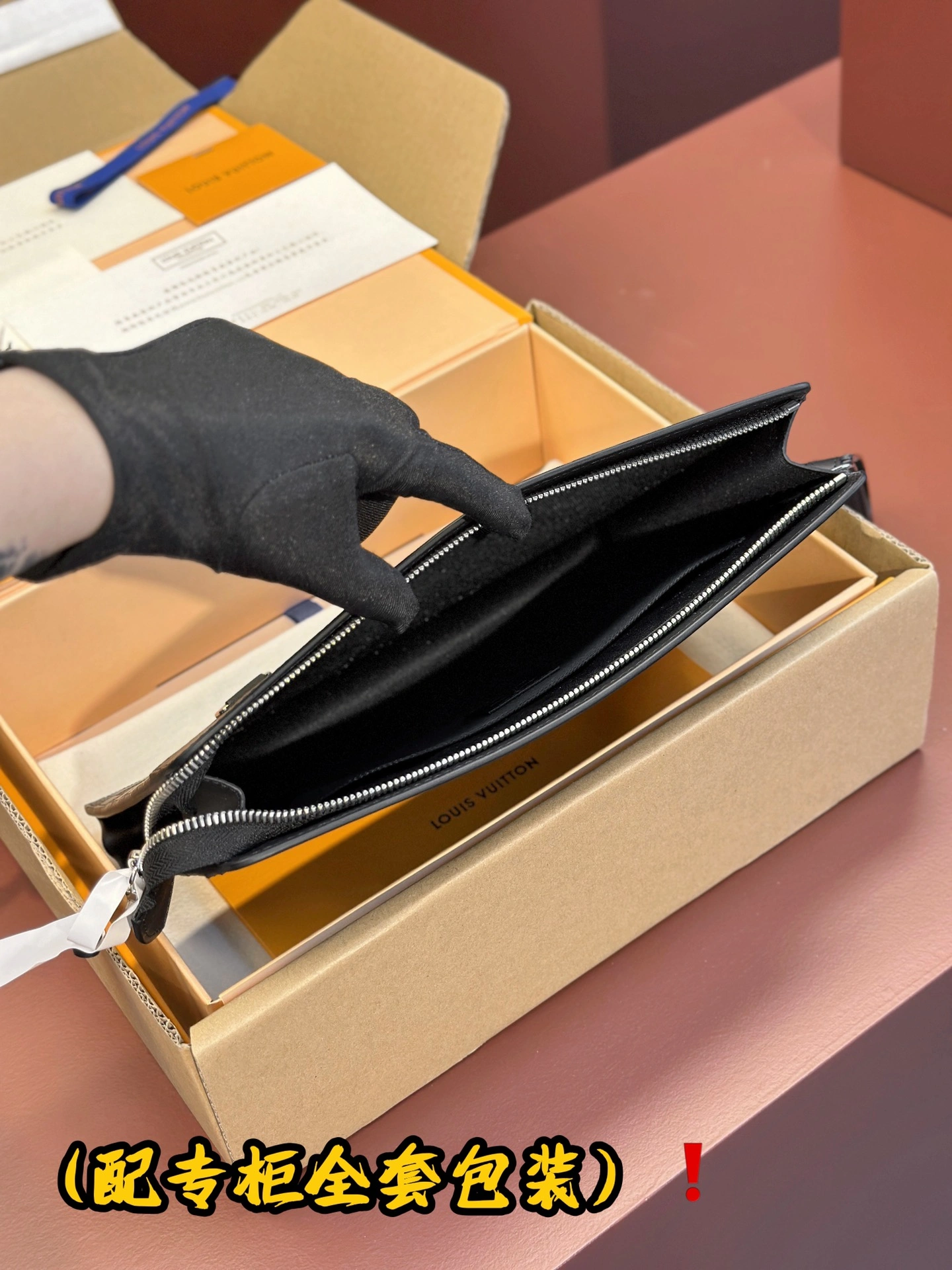 Flexible Louis Vuitton Clutch Bags 56368