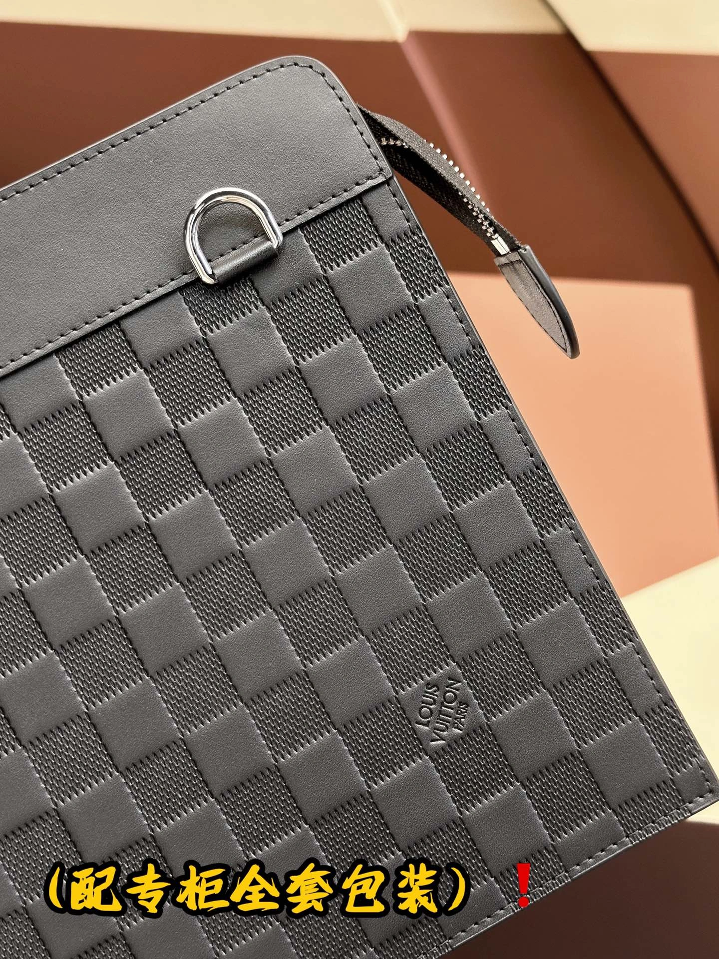 Flexible Louis Vuitton Clutch Bags 56368