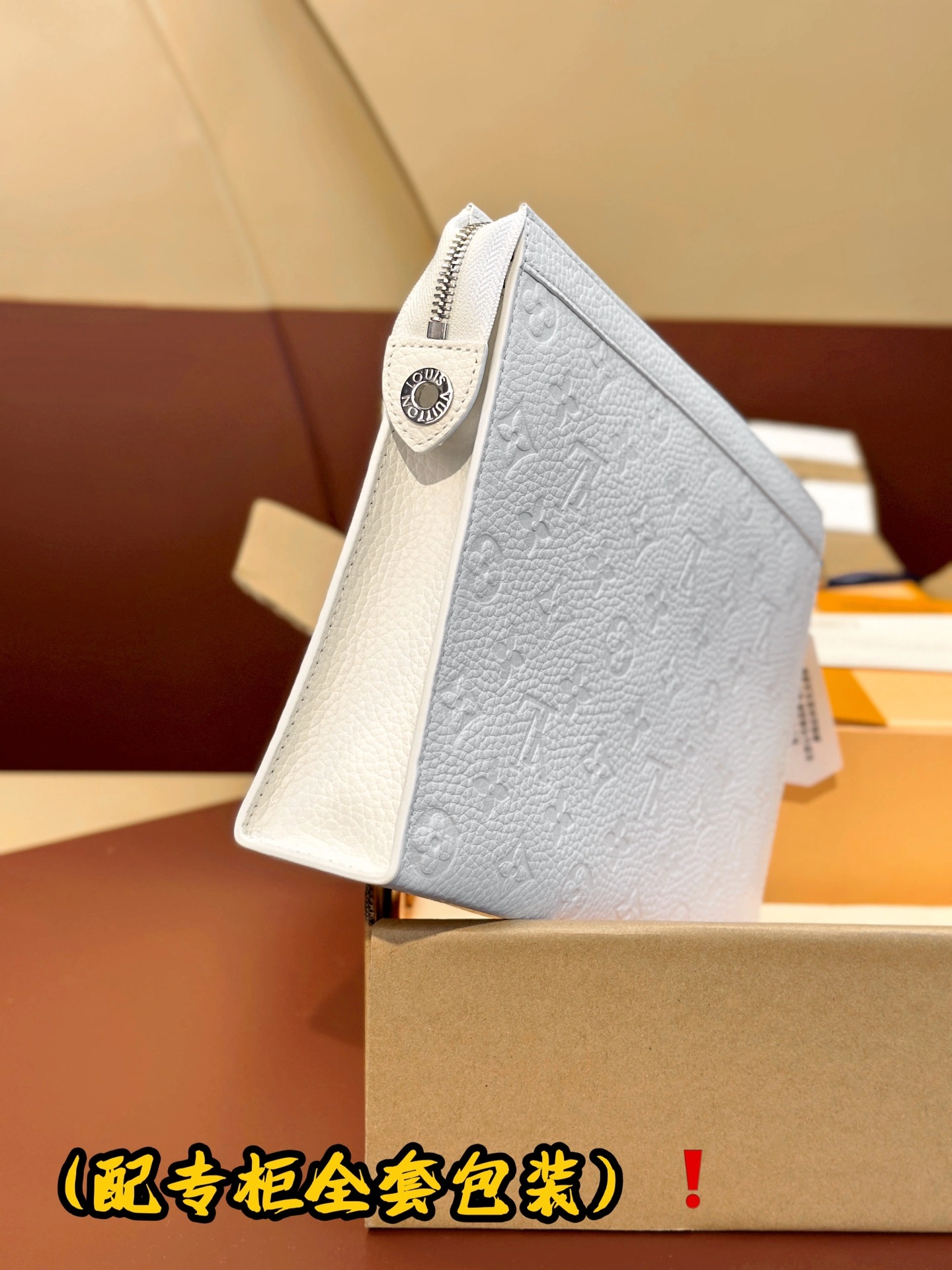 StreetReady Louis Vuitton Clutch Bags 56363