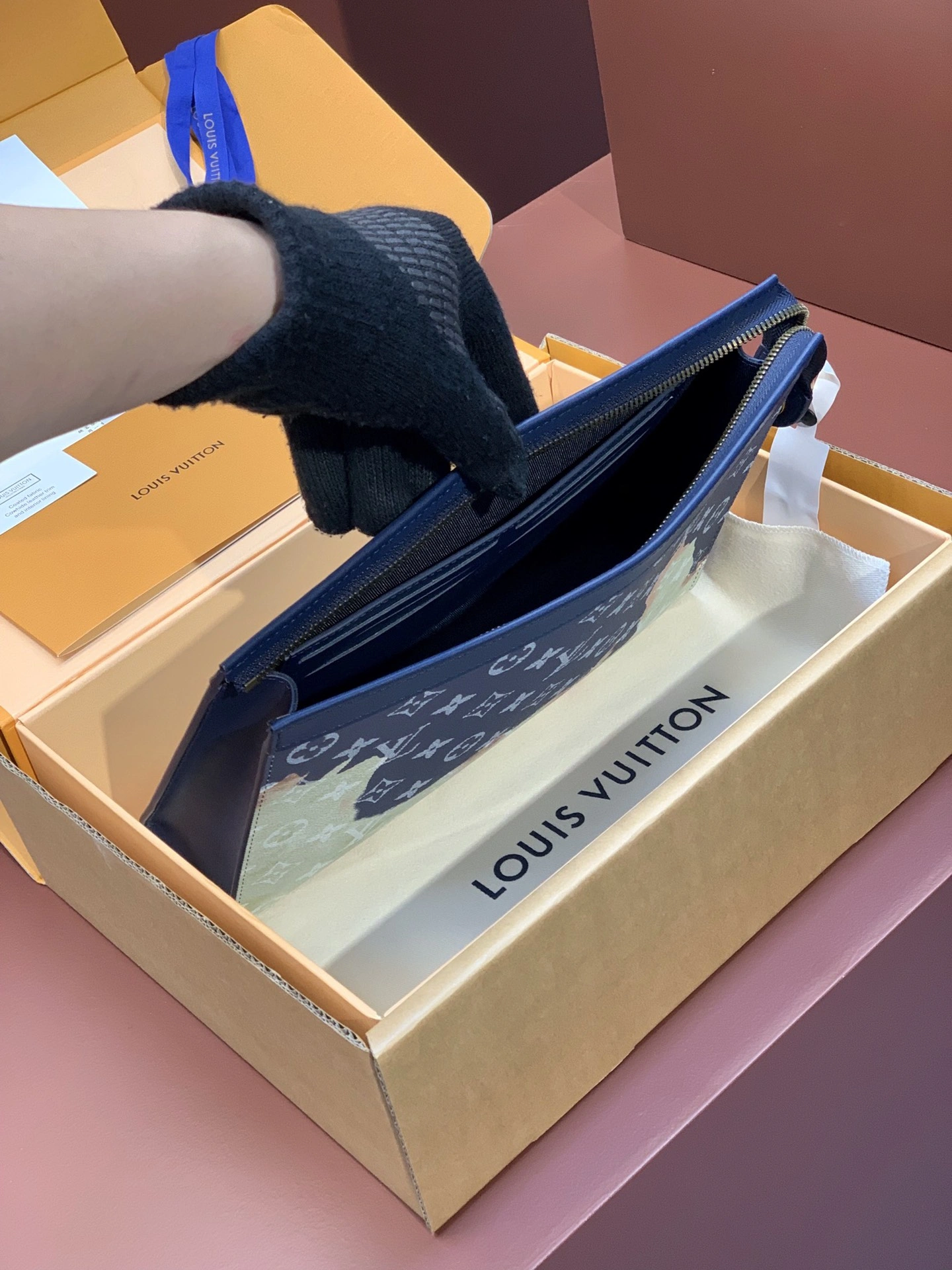 Contemporary Louis Vuitton Clutch Bags 56400