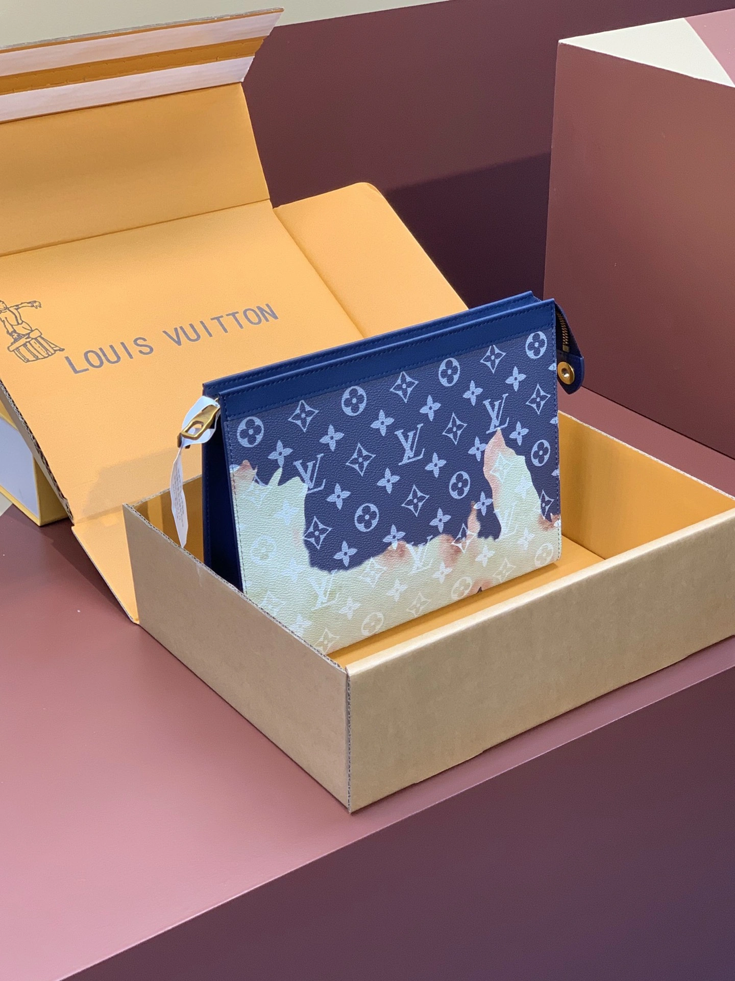 Contemporary Louis Vuitton Clutch Bags 56400