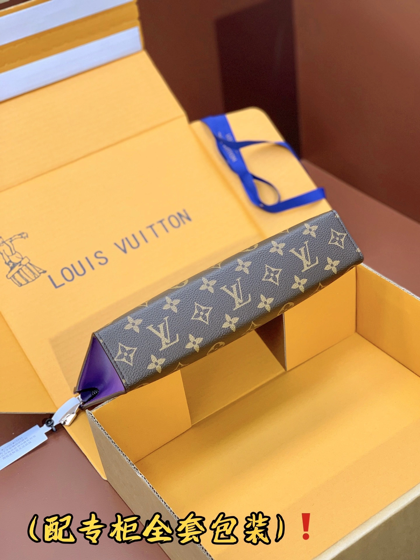 Refined Louis Vuitton Clutch Bags 56355
