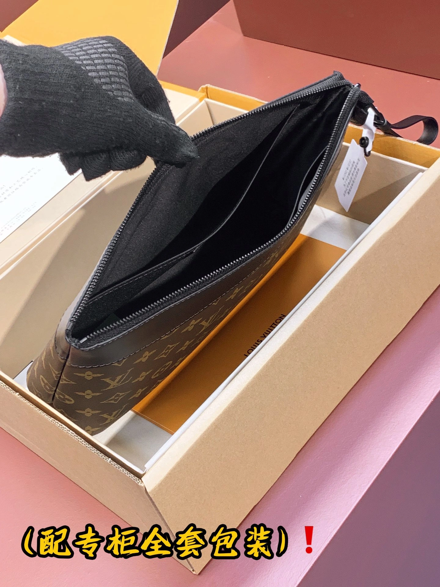 Supportive Louis Vuitton Clutch Bags 56350