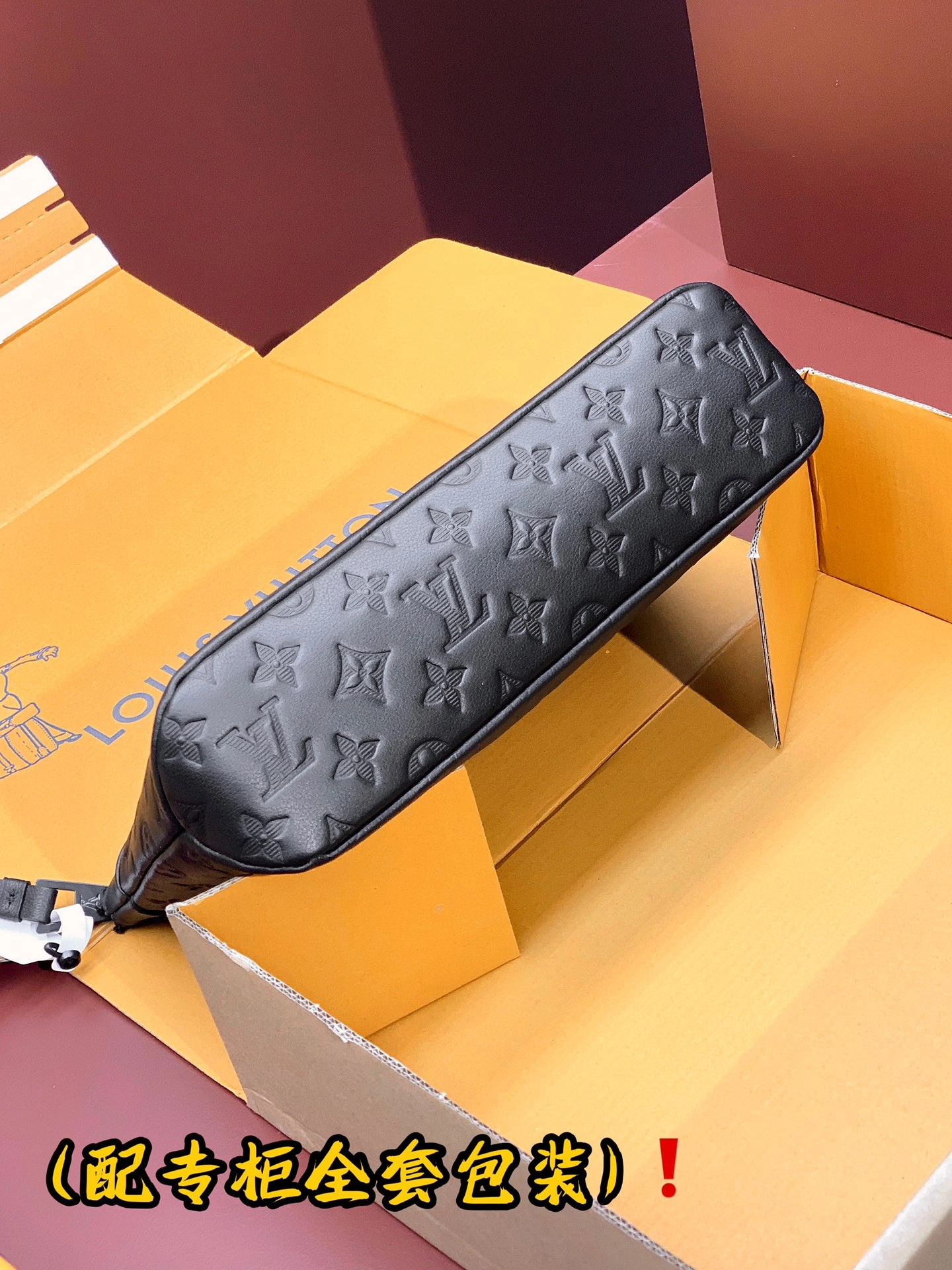 SunProtective Louis Vuitton Clutch Bags 56347