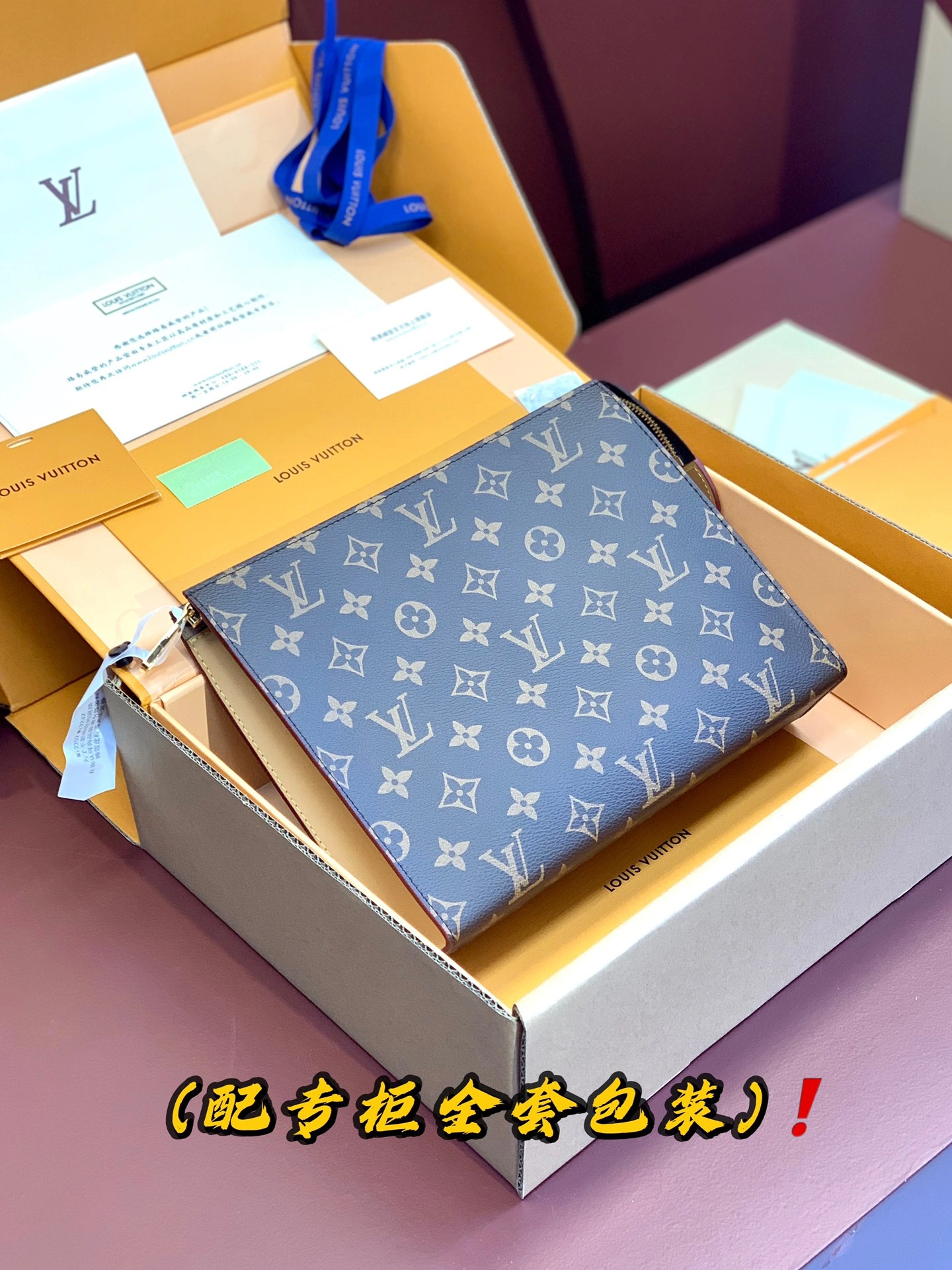 Snug Louis Vuitton Clutch Bags 56336