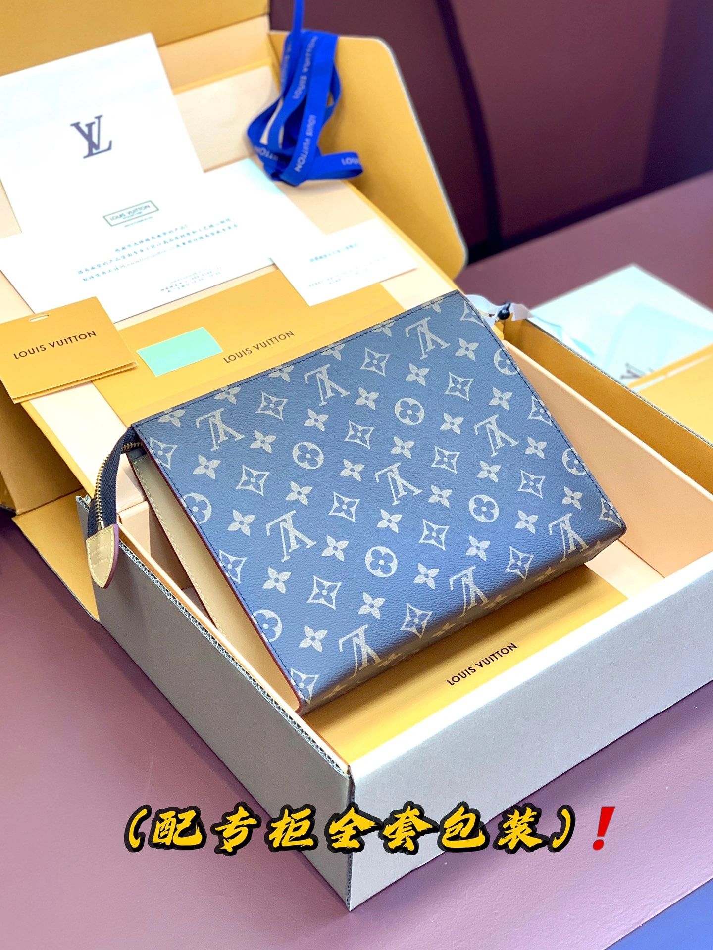 Snug Louis Vuitton Clutch Bags 56336