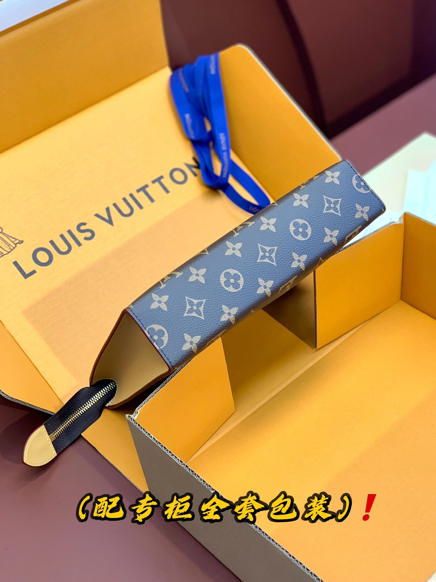 Snug Louis Vuitton Clutch Bags 56336
