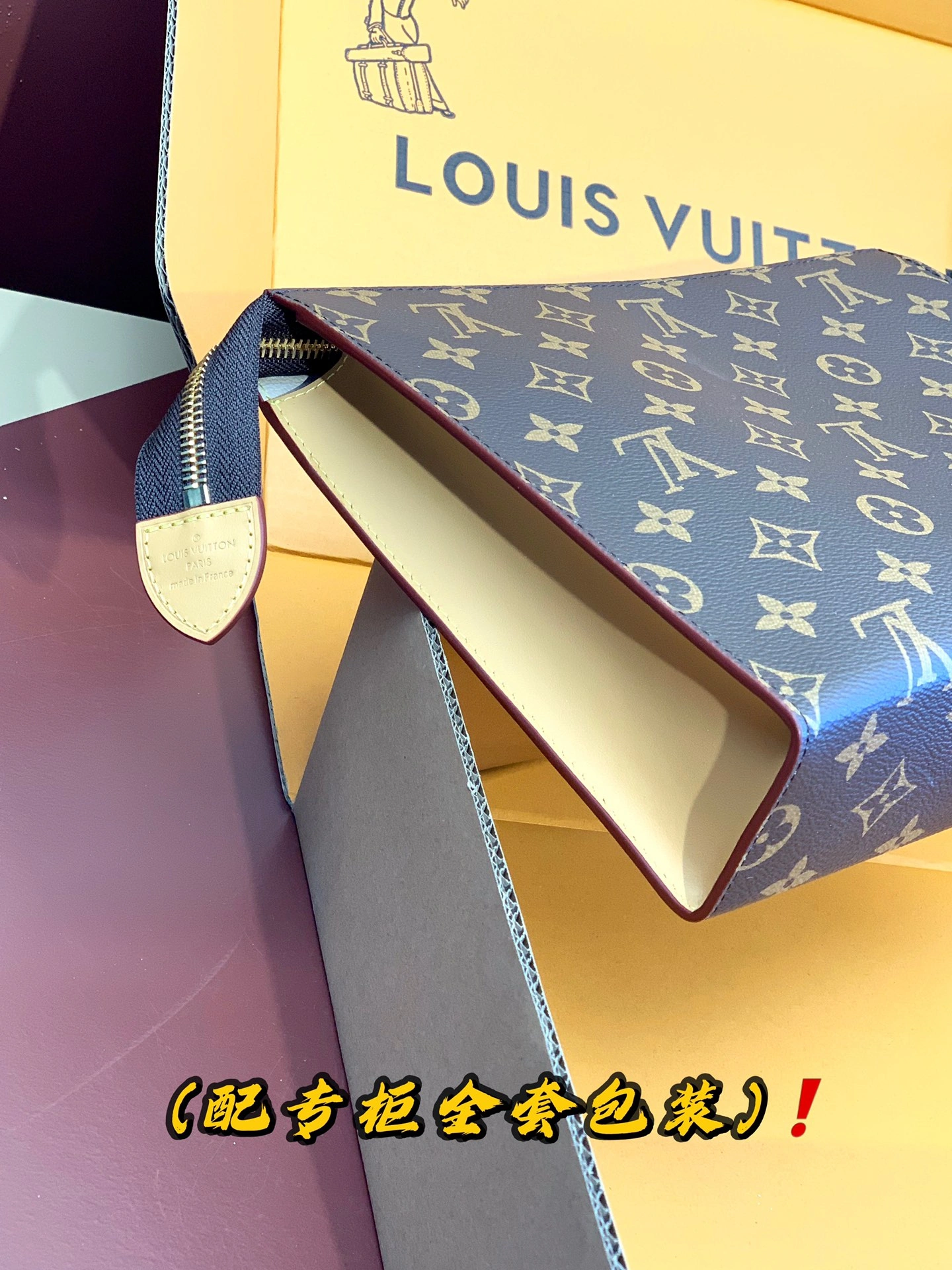 Snug Louis Vuitton Clutch Bags 56336