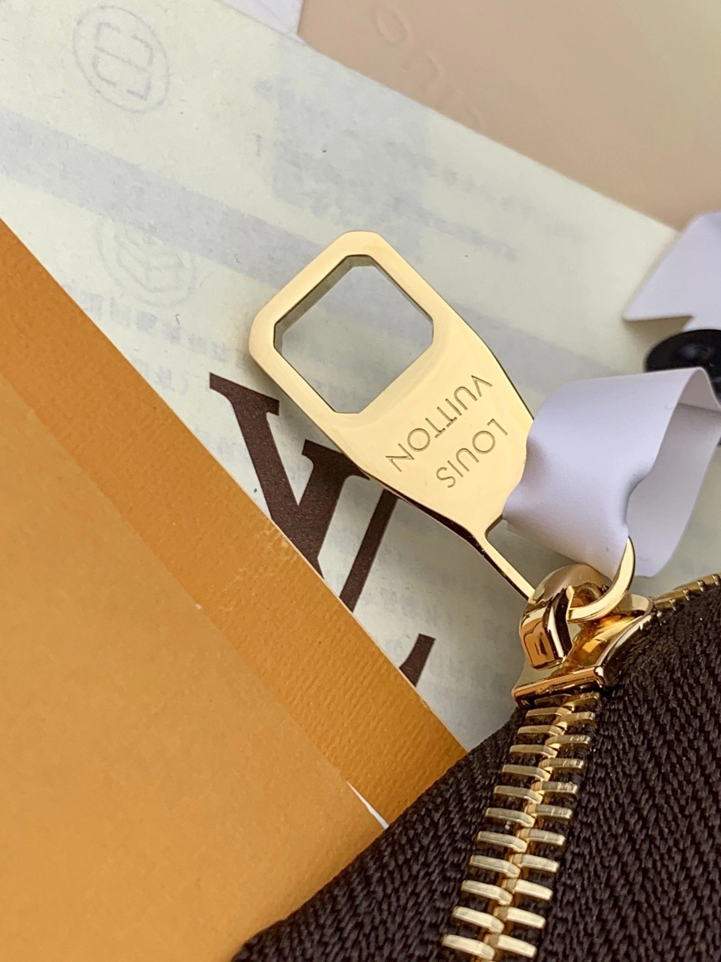 Snug Louis Vuitton Clutch Bags 56336