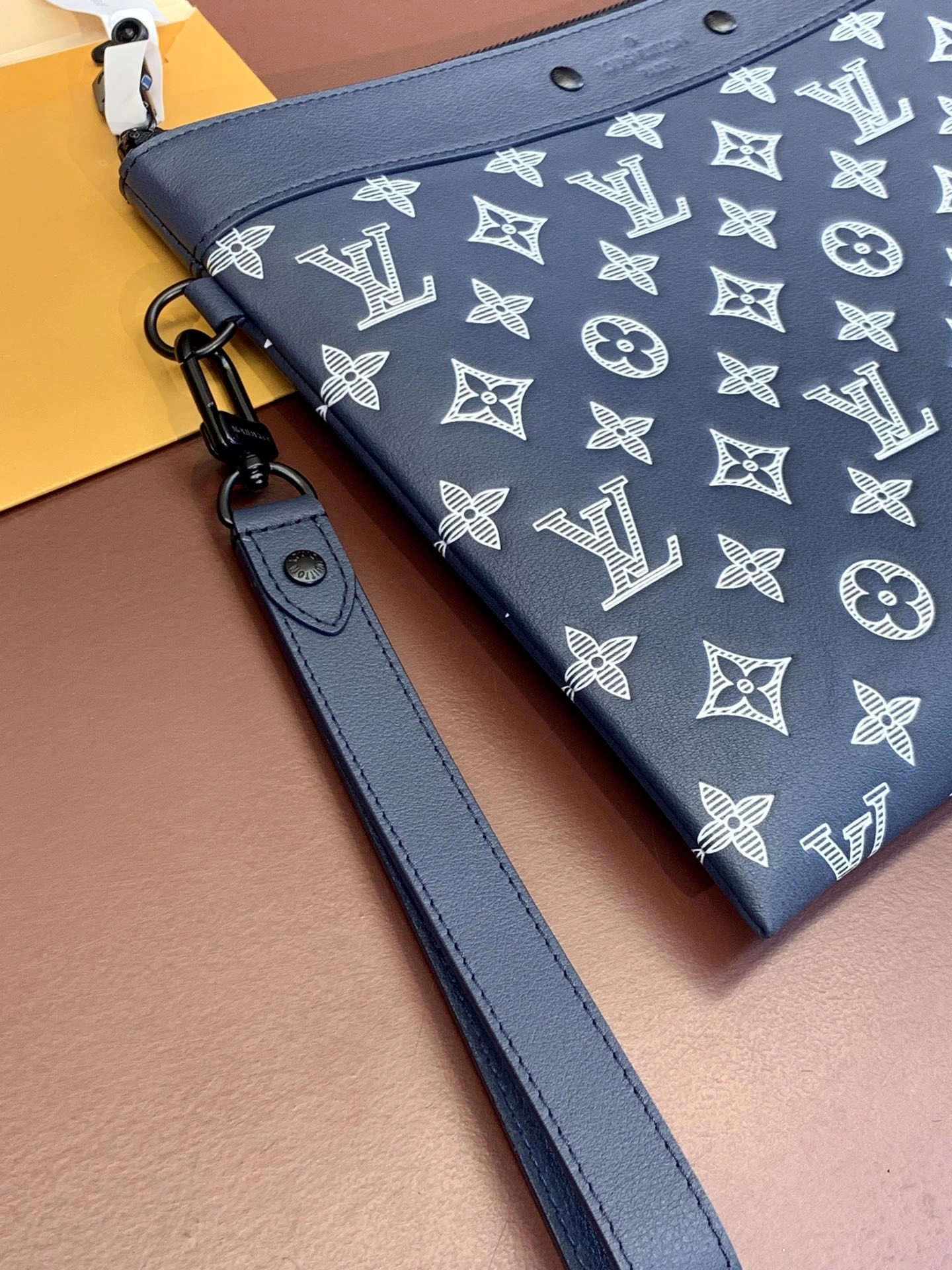 Elegant Louis Vuitton Clutch Bags 56338