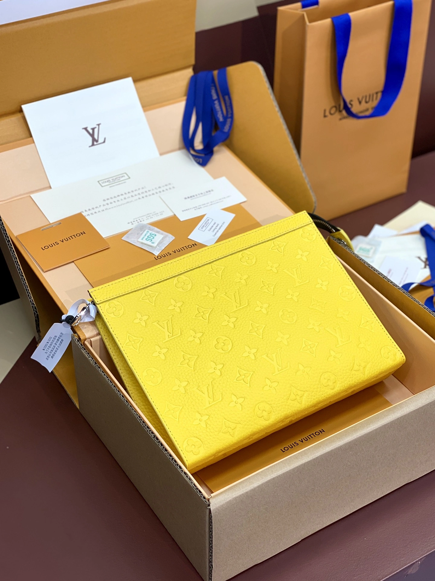 Tailored Louis Vuitton Clutch Bags 56332
